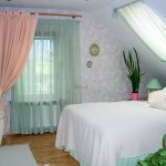 5 options pour l'utilisation de rideaux asymétriques sur les fenêtres