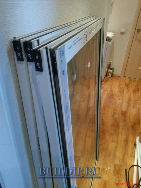 Cadres en aluminium vitrés à froid.