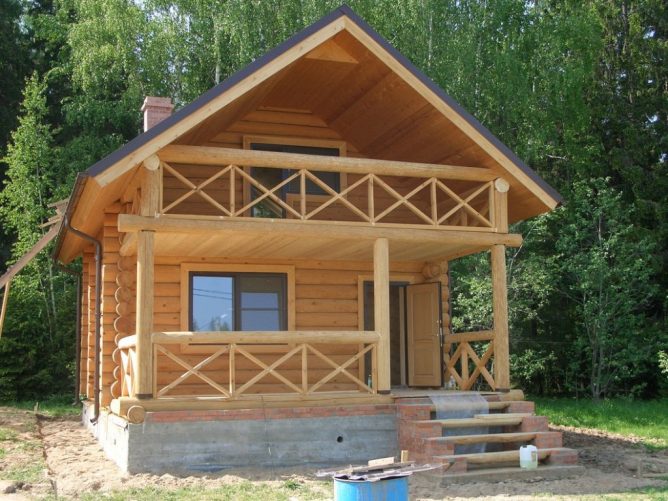 Balcon dans une maison en bois