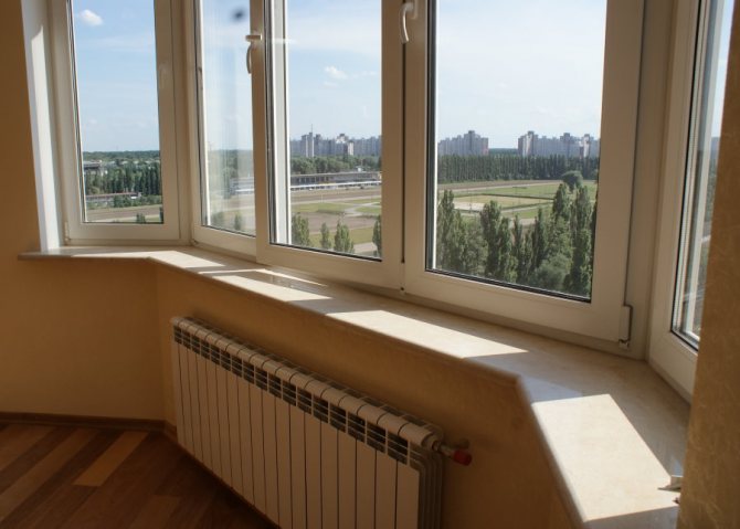 Batterie de chauffage sur le balcon vitré