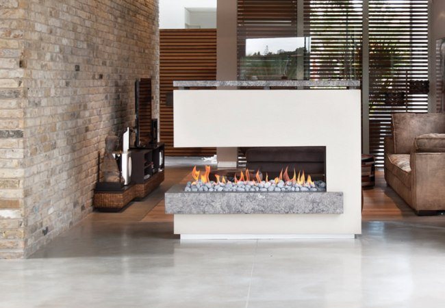 Cheminée bio à l'intérieur de la pièce