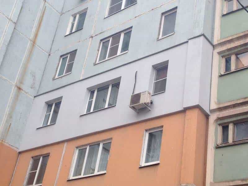 Partie d'un immeuble avec un appartement isolé