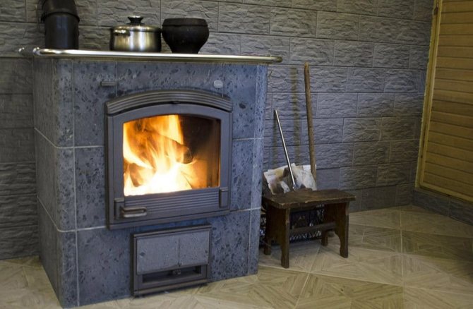 Comment pouvez-vous couvrir le poêle pour qu'il ne se fissure pas