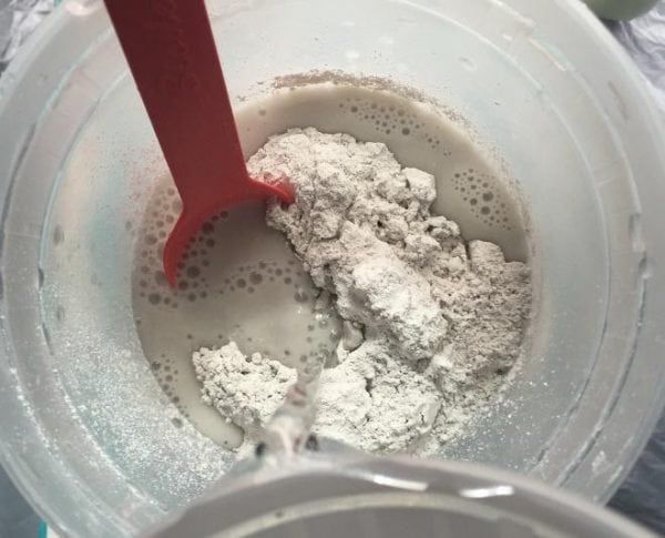 Comment nettoyer la peinture à base d'eau des fenêtres en plastique