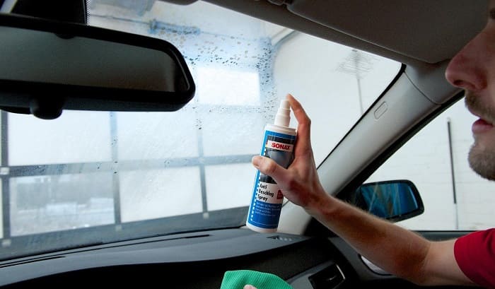 Que faire si le verre transpire dans votre voiture