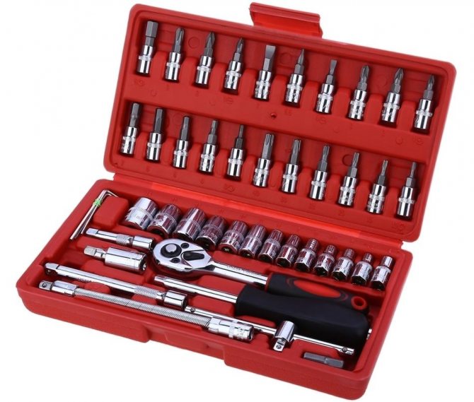 Pour éliminer une fuite de chaudière, il est nécessaire de préparer les outils pour le travail