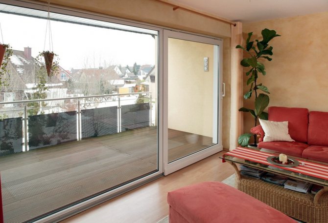 Cette conception est très silencieuse, les portes bougent très doucement et presque silencieusement.