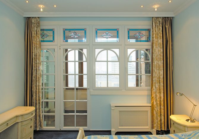 Même en l'absence d'une combinaison à part entière, les portes françaises seront une excellente solution pratique et belle.