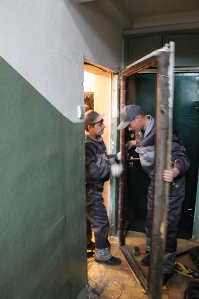 Démontage de la porte d'entrée