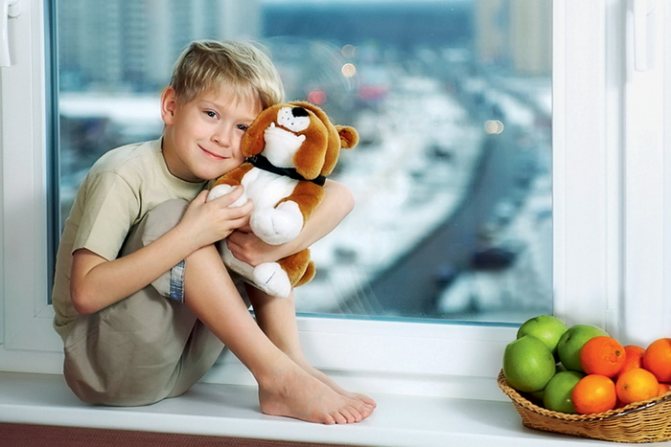 Sécurité enfants pour fenêtres en plastique.Caractéristiques, types, fabricants