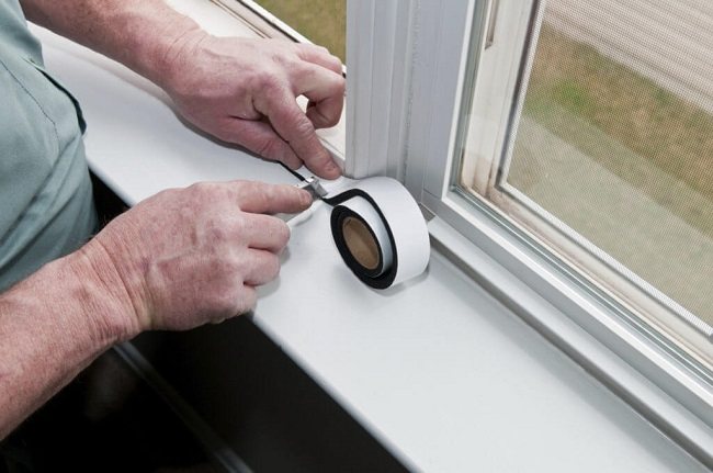 étanchéité supplémentaire de la fenêtre en plastique