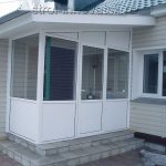 Avantages et inconvénients d'un vestibule en plastique dans une maison privée 2