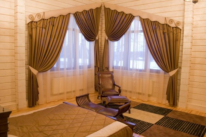 Deux fenêtres d'angle