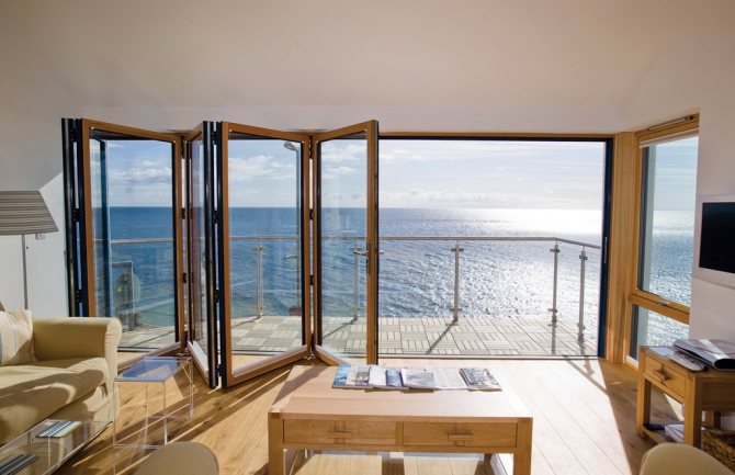 Les portes prennent un peu plus de place et conviennent mieux aux portes larges