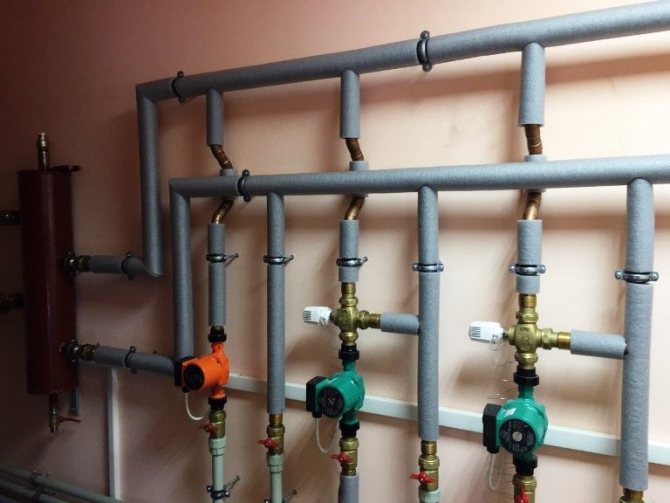 Tuyauterie à double circuit d'une chaudière à combustible solide Mechanikenn