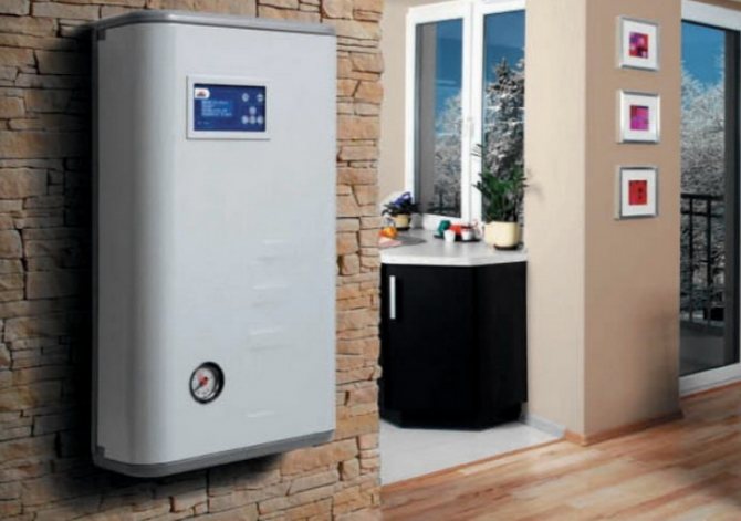 La chaudière électrique a fière allure sur le mur du salon