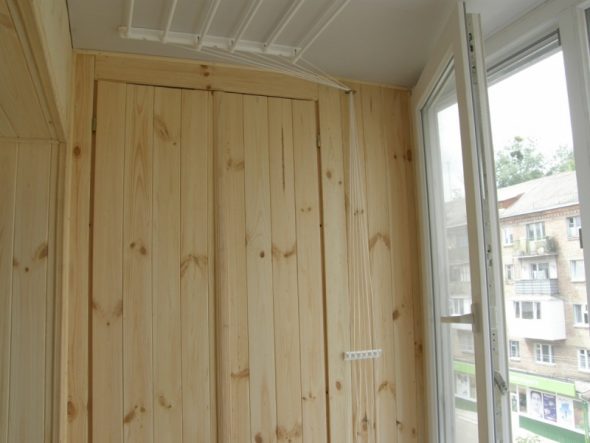 Une autre version de l'armoire de la doublure