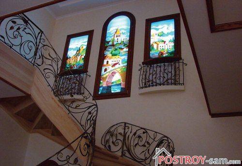 Fausse construction avec vitrail