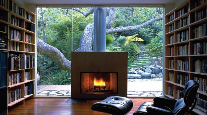 Fausse fenêtre à l'intérieur de la bibliothèque d'accueil