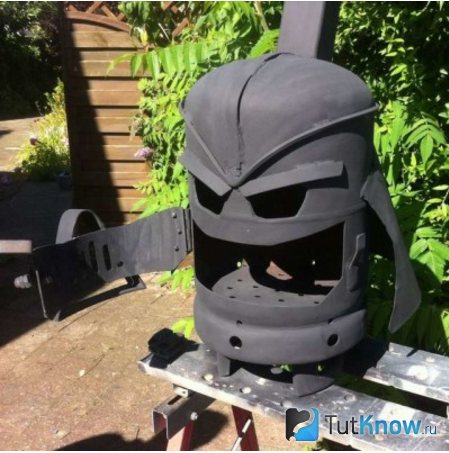 Former la porte d'un four extérieur