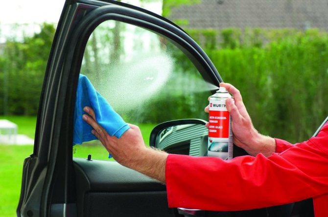 Photo 27: Entretien du verre avec un film électrochrome