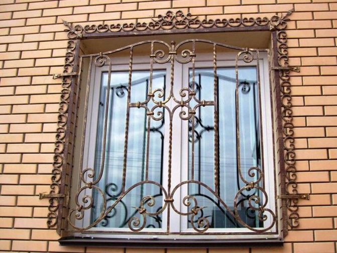 Foto: até lindas grades nas janelas deprimem o sistema nervoso,