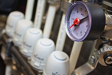 Photo - En appuyant sur un plancher d'eau chaude