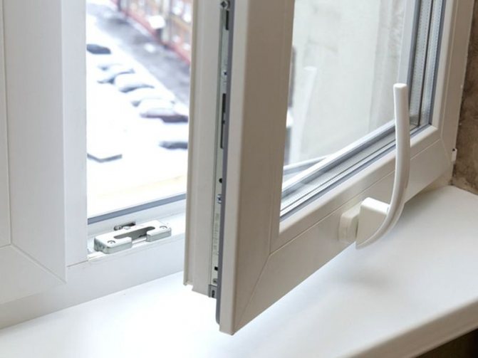 Photo: poignée confortable sur le bas de l'ouvrant