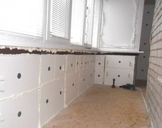 photo: isolation de la loggia avec mousse