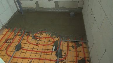 Photo - Coulage de la chape en béton