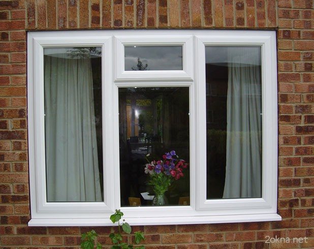 Photo d'une fenêtre en plastique avec une fenêtre