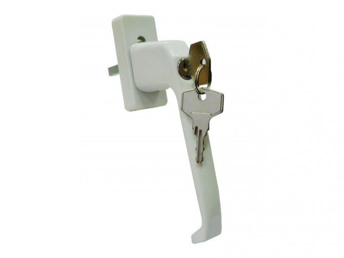 Quincaillerie pour serrure de fenêtres en plastique