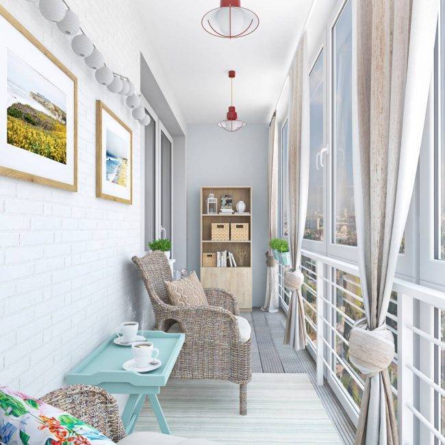 Dressing dans l'appartement: conception du balcon, photo d'une loggia d'une pièce, options de bricolage, hall et réparation pour enfants