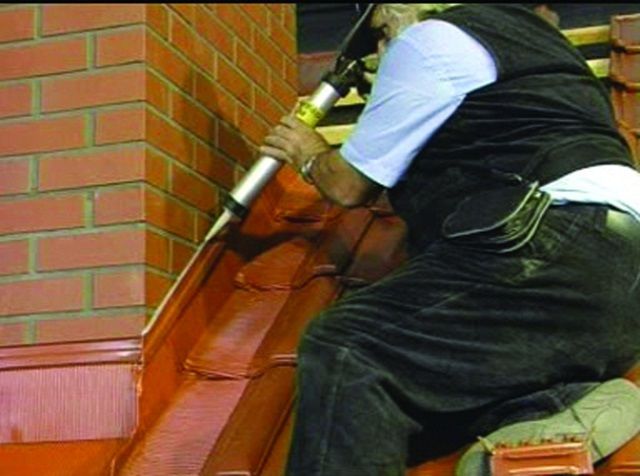 Scellement de l'espace entre le tablier et la maçonnerie