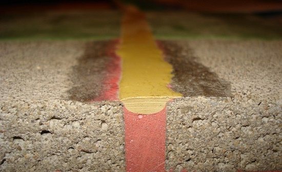 Sceller la couture sur le balcon