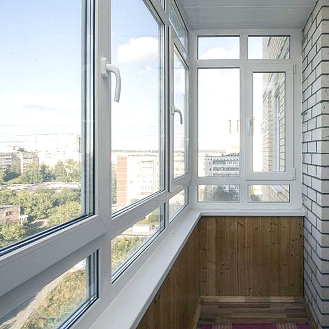 Vitrage à froid avec fenêtres en plastique