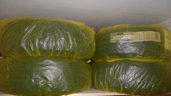 Stockage des roues sur le balcon: règles, conditions, recommandations