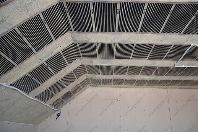 Plafond chauffant pour système de chauffage infrarouge basé sur une feuille chauffante TM