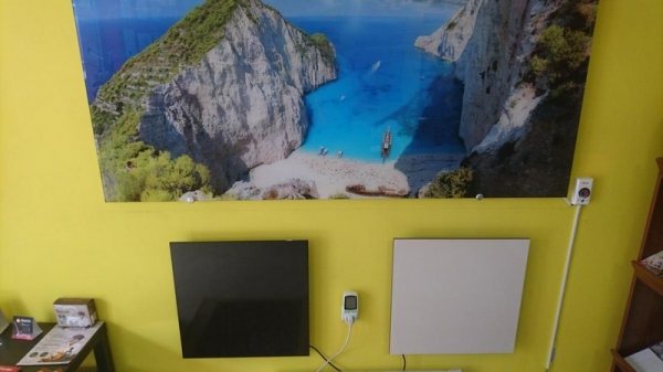 Panneaux chauffants infrarouges au plafond: caractéristiques de l'appareil, avantages et inconvénients, critères de sélection