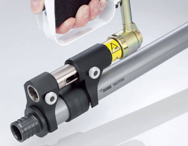 outil pour l'installation de tuyaux en polyéthylène