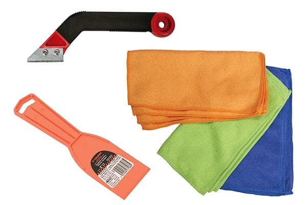 Équipement pour enlever les taches de ciment des fenêtres