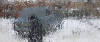 Qu'est-ce qui fait pleurer les fenêtres en plastique de l'intérieur et comment y faire face