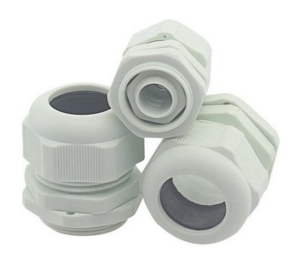 Presse-étoupes pour sceller les tuyaux dans la chaudière