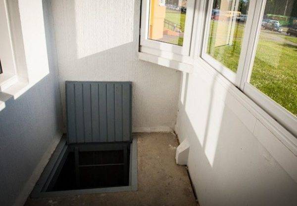 Comment conserver les légumes sur le balcon en hiver: nous fabriquons une boîte thermo avec et sans chauffage