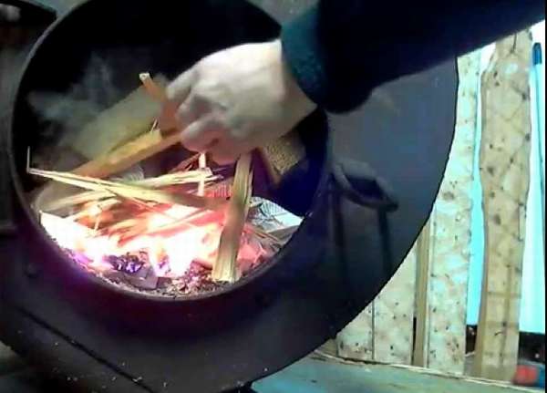 Comment et avec quoi faire fondre un poêle à ventre plat?