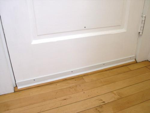 Comment coller le joint sur les fenêtres. Comment choisir comment coller l'isolant auto-adhésif pour fenêtres 08