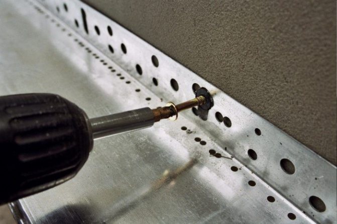 Comment fixer du penoplex de 20 mm sur un mur de briques et des cloisons sèches