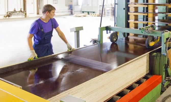 Comment stratifier des panneaux de particules de vos propres mains: que peut-on faire à la maison?