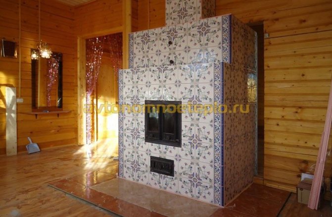 Comment couvrir le poêle de carreaux de vos propres mains: instructions pas à pas du maître