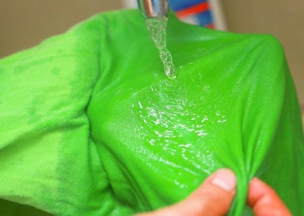 Comment enlever la laine de verre du corps et des vêtements